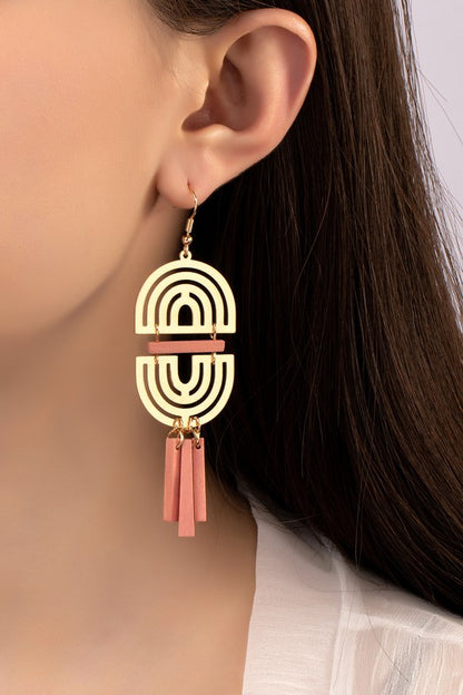 Double arch metal earrings with wood sticks