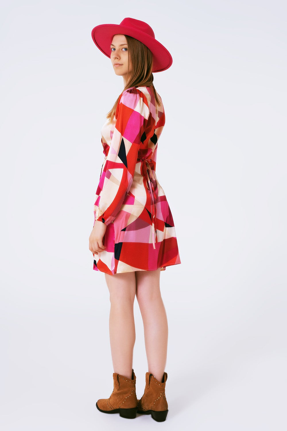 WRAP SHORT ABSTRACT PRINT DRESS IN FUXIA