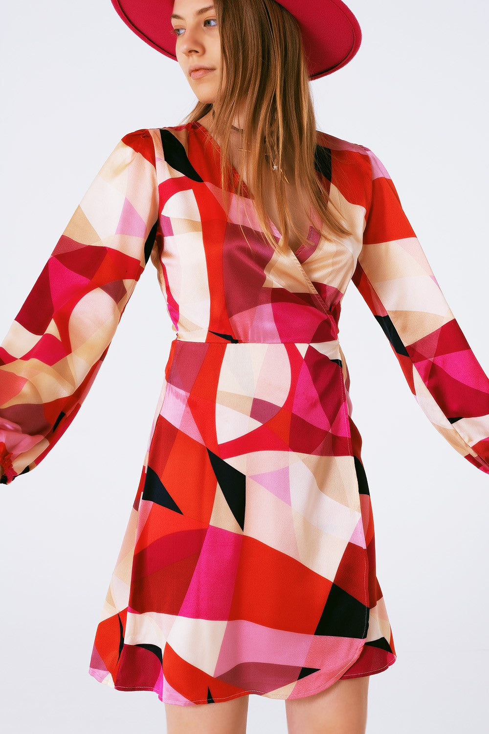 WRAP SHORT ABSTRACT PRINT DRESS IN FUXIA
